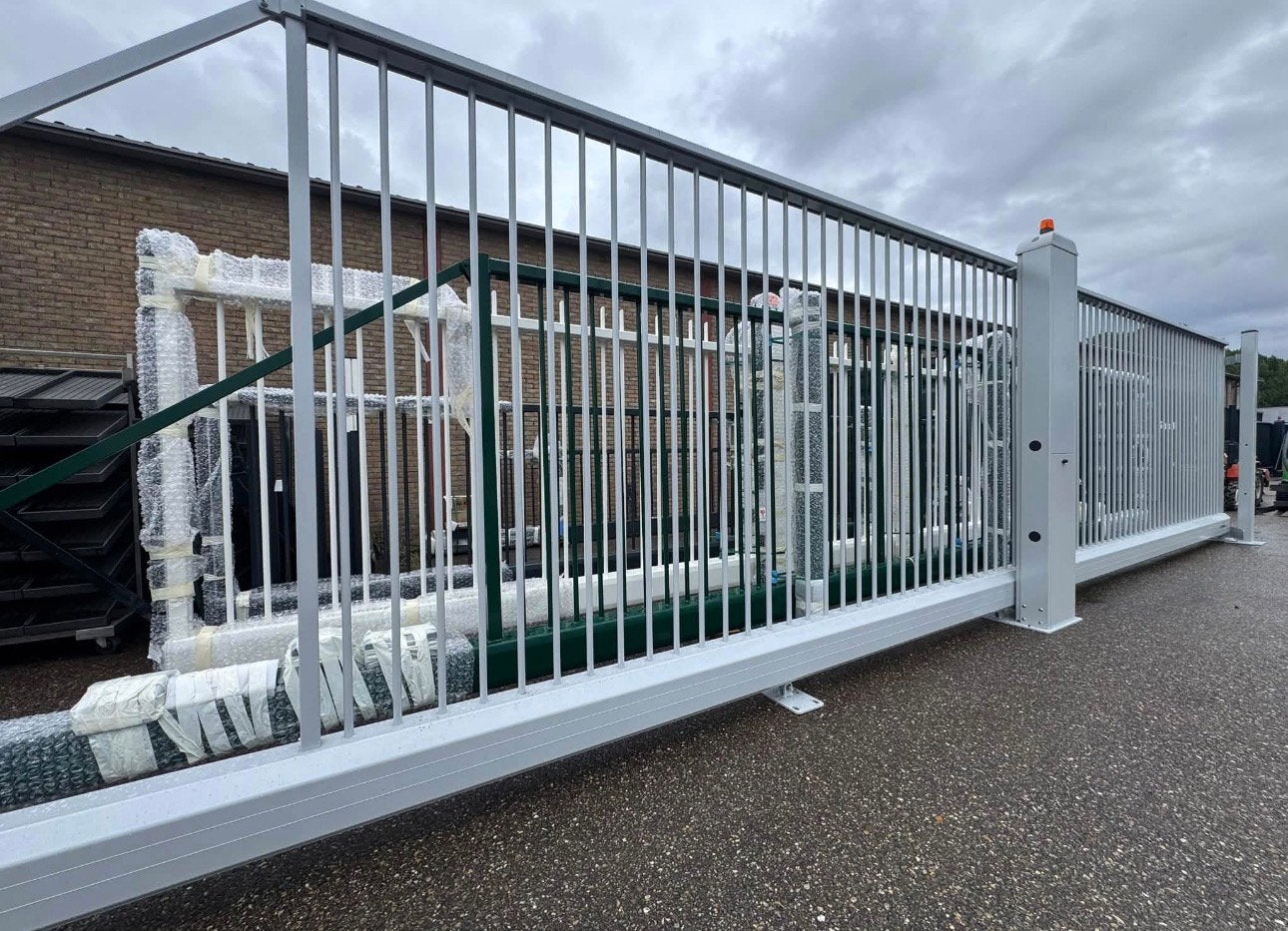 Automatische grote schuifpoort Nieuw !!, Ophalen, Zo goed als nieuw