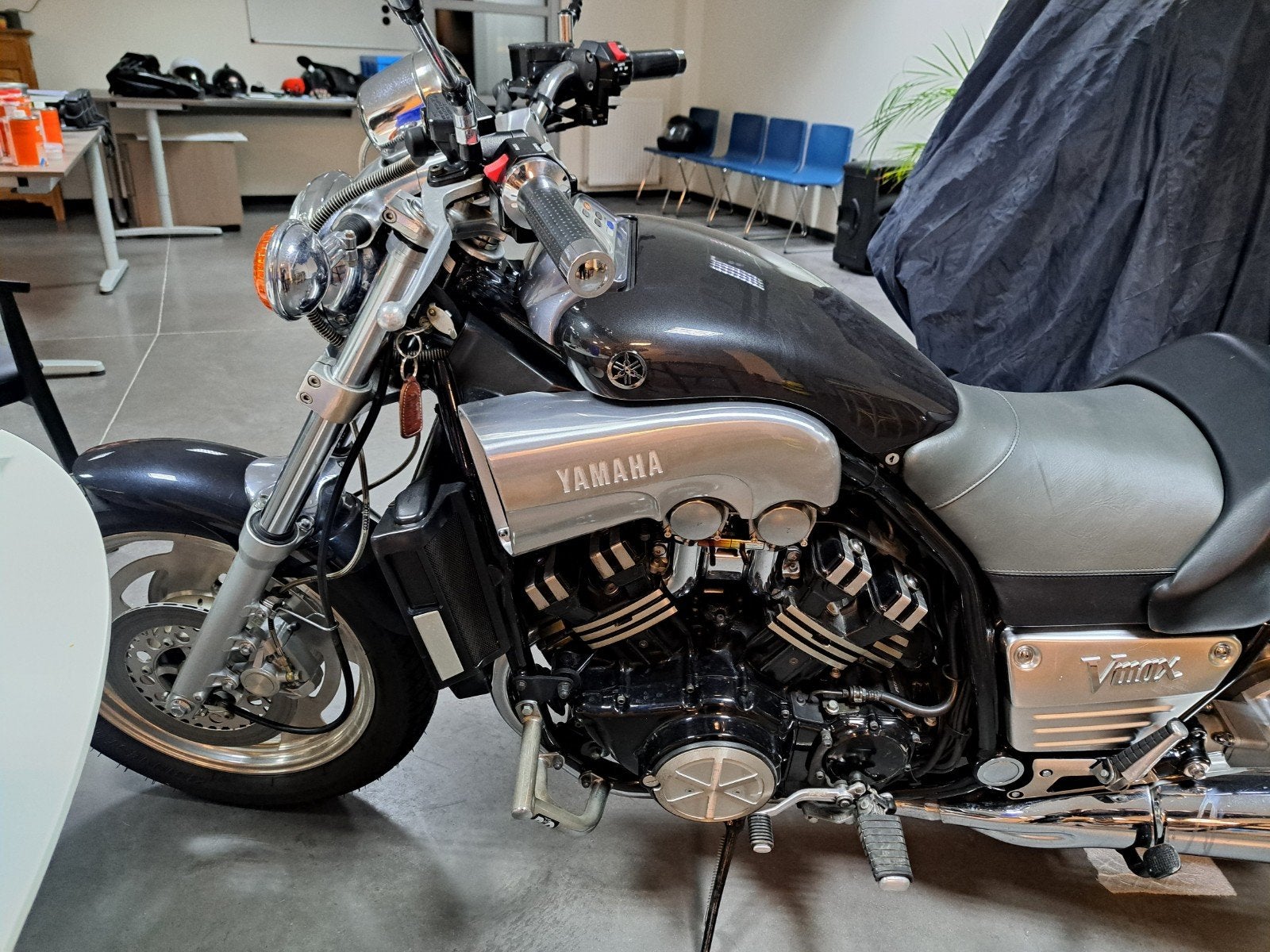 V MAX 4500 KM, Motoren, Nieuw