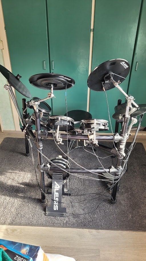 ALESIS  DM 10, Musique & Instruments, Batteries & Percussions, Enlèvement, Utilisé, Autres marques, Électronique