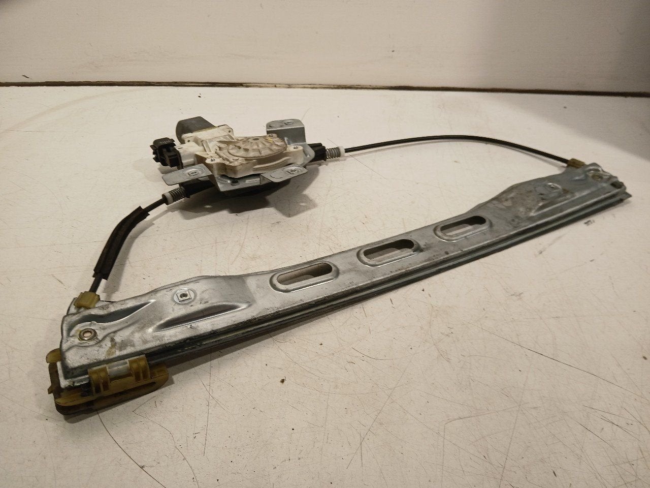 Raammechaniek links voor Ford Tourneo, Onderdelen@venauto.nl, Van der Ven Autorecycling B.V., Gebruikt, Ettenseweg 76, 4706 PB Roosendaal, The Netherlands
