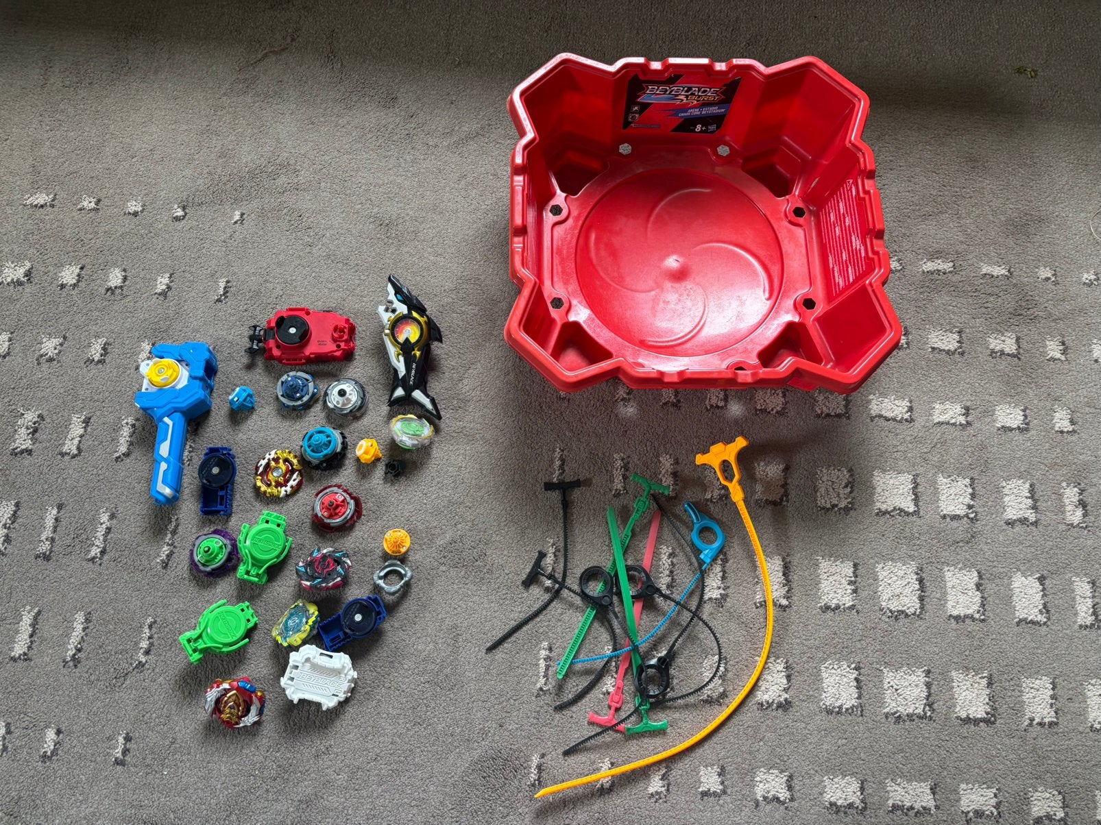 Bayblade bak en toebehoren, Enfants & Bébés, Jouets | Circuits, Autres marques, Mécanique à remonter, Pièces, Enlèvement