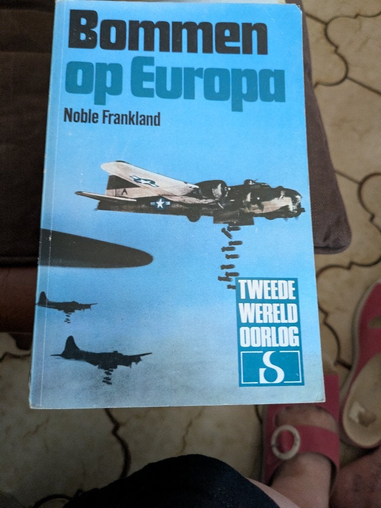Bommen op Europa, Verzamelen, Militaria | Algemeen, Ophalen of Verzenden, Luchtmacht, Boek of Tijdschrift