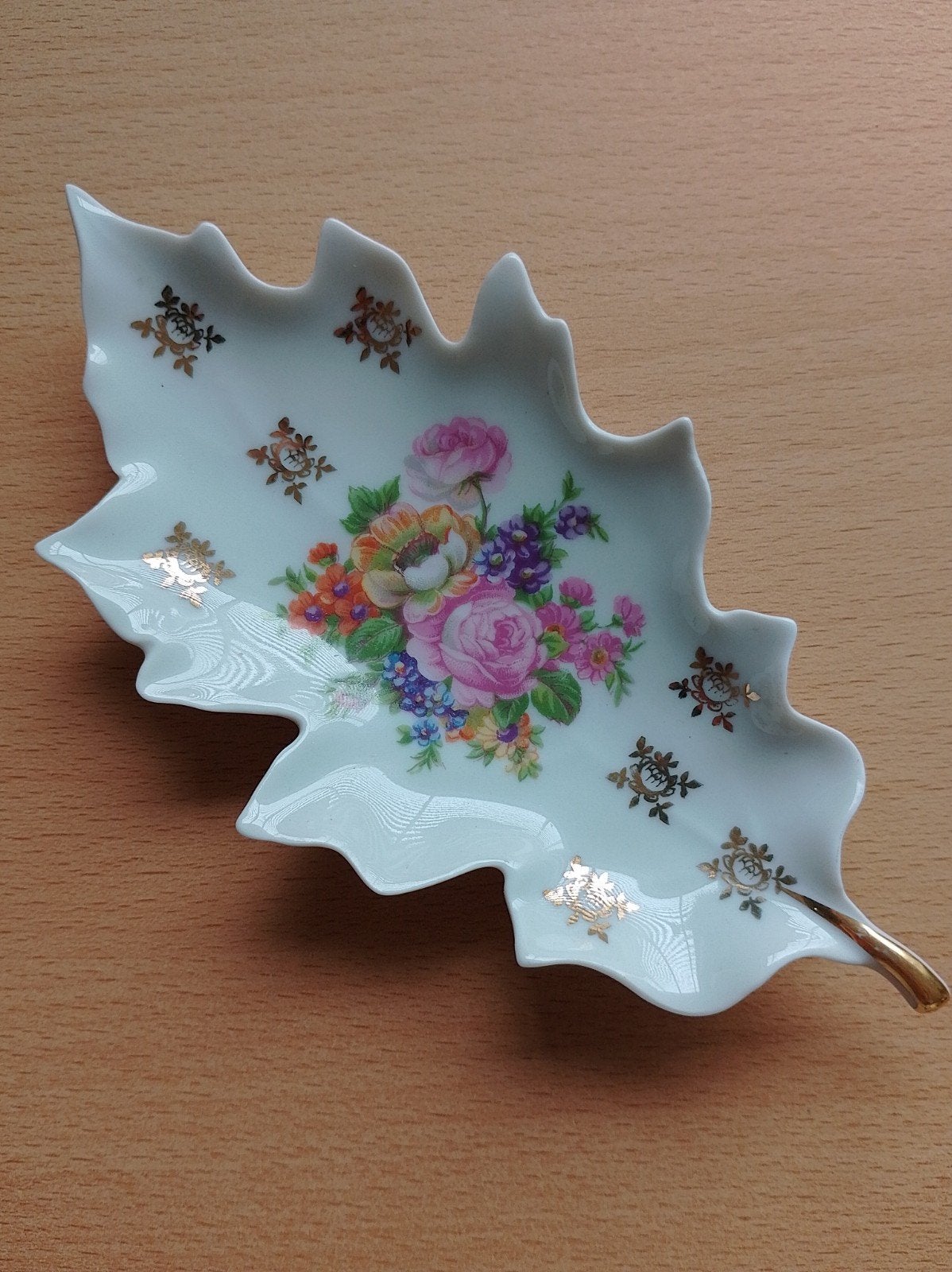 Bladvormige Limoges porseleinen schaaltje met bloemmotief, Ophalen of Verzenden