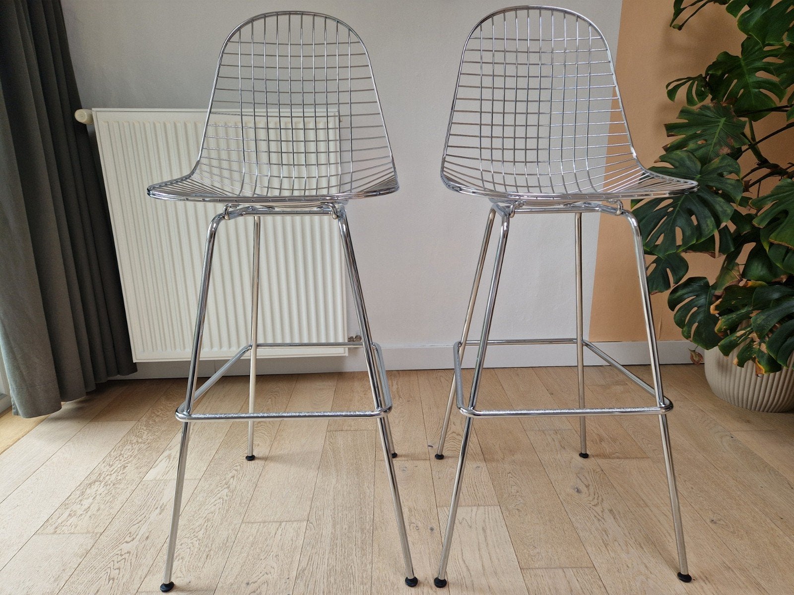 Barkrukken - Vitra Wire chair high chroom 2 stuks - nieuw, Ophalen, Met voetsteun, 60 tot 90 cm, Nieuw