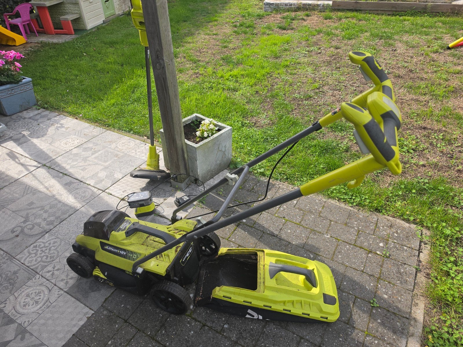 Accu grasmachine en kantmaaier, Ophalen, Cirkelmaaier, Gebruikt, Accu-grasmaaier