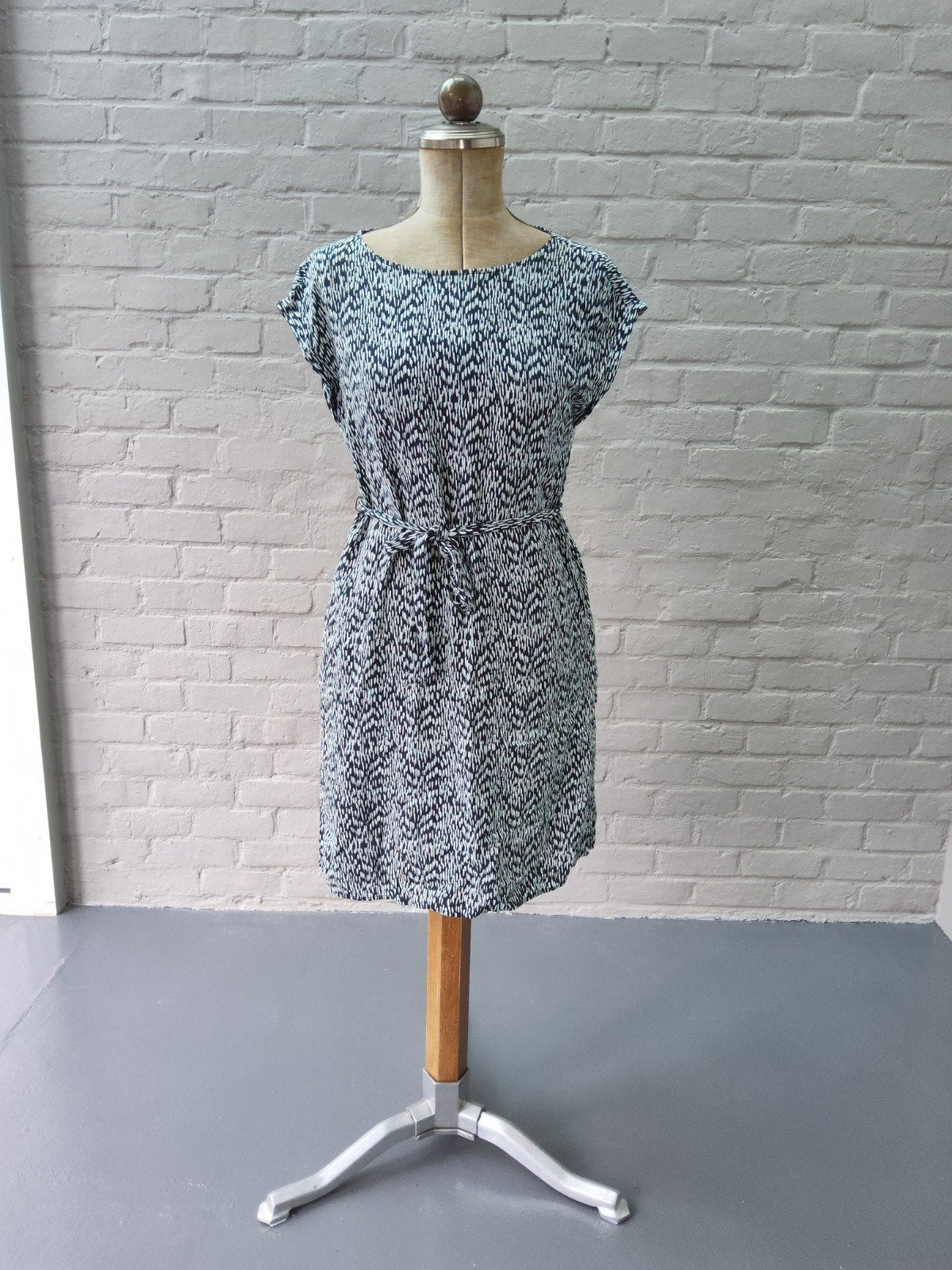 s. oliver jurk 36 - défaut, Kleding | Dames, Jurken, Blauw, S. Oliver, Ophalen of Verzenden, Knielengte