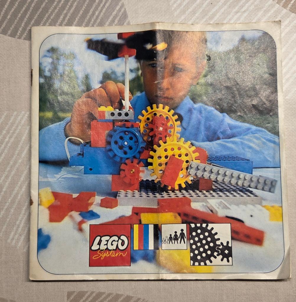 Lego 800 instructieboekje Gears,motor and Bricks, Kinderen en Baby's, Speelgoed | Duplo en Lego, Ophalen of Verzenden, Gebruikt