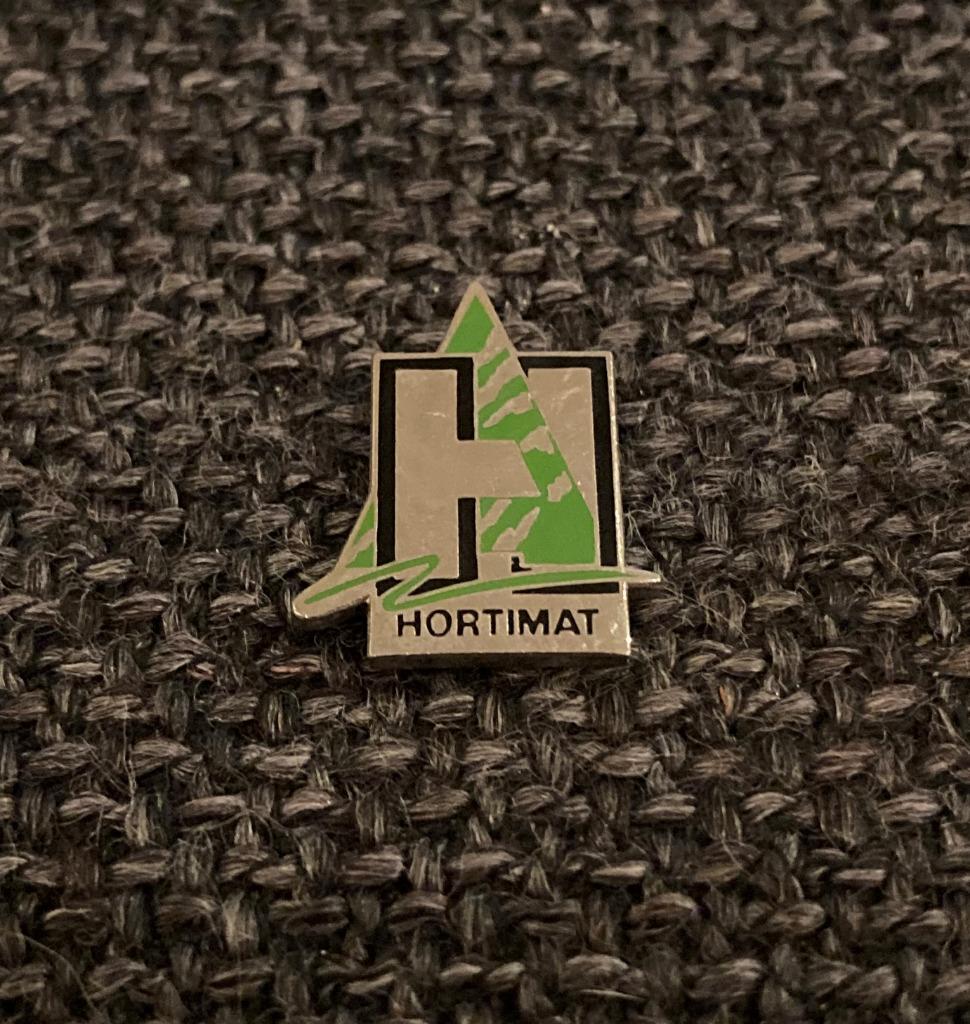PIN - HORTIMAT - TUINBOUW, Envoi, Utilisé, Marque, Insigne ou Pin's
