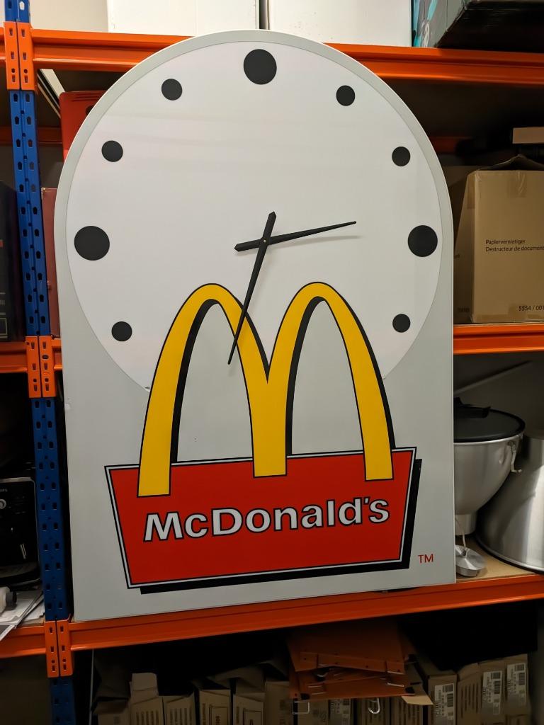 L'horloge Mc Donalds fonctionne, Enlèvement, Utilisé, Panneau publicitaire