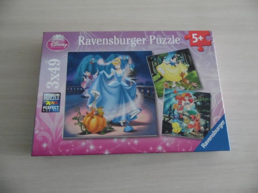 PUZZLE  3X 49 PIÈCES     PRINCESSES   DISNEY   RAVENSBURGER, Enlèvement ou Envoi, 10 à 50 pièces, Comme neuf, 4 à 6 ans