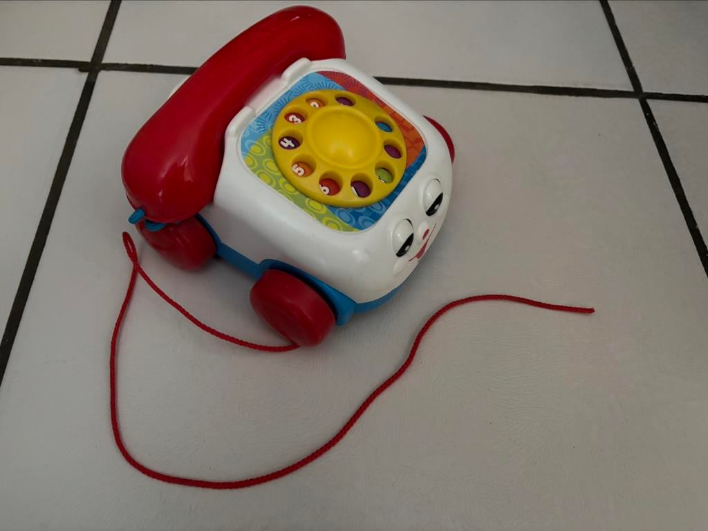 Bientôt St-Nicolas!!! Téléphone Fisher Price - comme neuf, Enfants & Bébés, Jouets | Fisher-Price, Enlèvement, Comme neuf, Jouet à Pousser ou Tirer