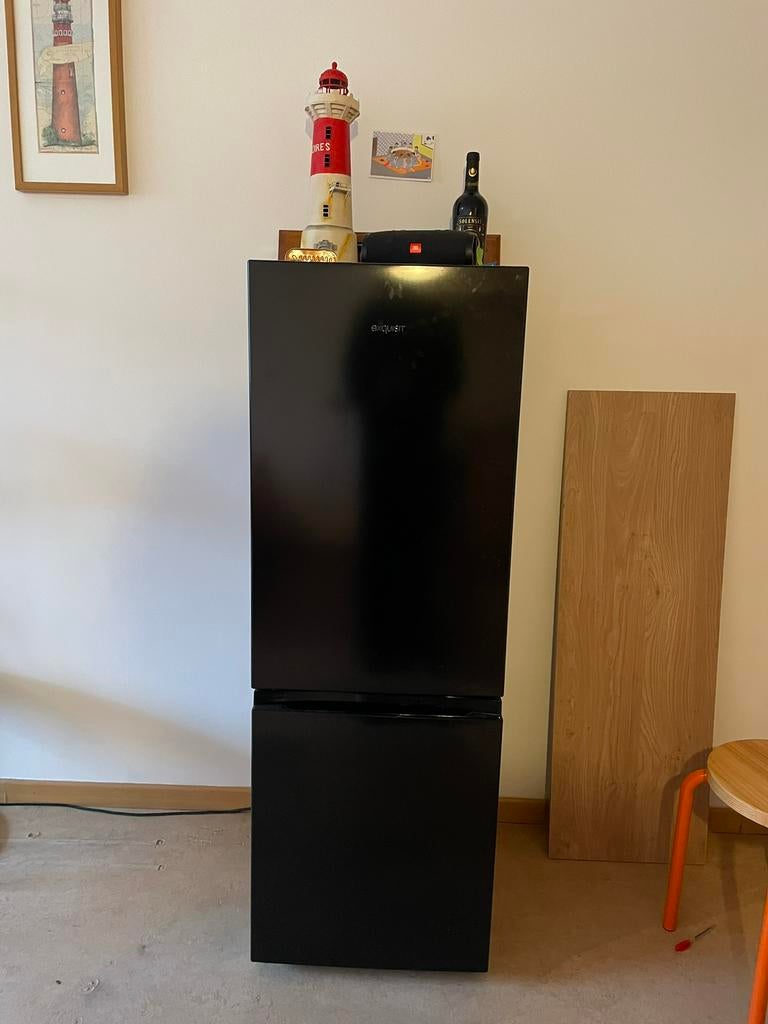 Zwarte frigo met diepvries van Exquisit, Elektronische apparatuur, Koelkasten en IJskasten, Ophalen, 150 tot 200 liter, Met aparte vriezer