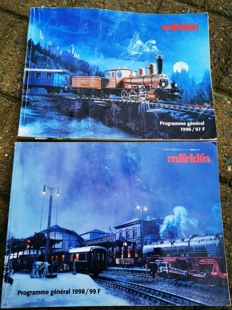 2 Marklin  catalogen 1996,97 1998,99  450 en 500 blz., Gebruikt, Gelijkstroom of Wisselstroom, Märklin, Boek, Tijdschrift of Catalogus