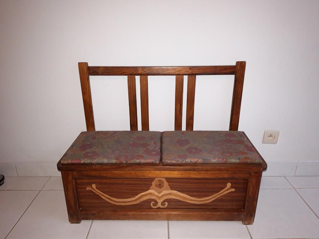 Canapé vintage en bois avec espace de rangement l=84 d=39 h=, Enlèvement, Utilisé, Chaise(s)