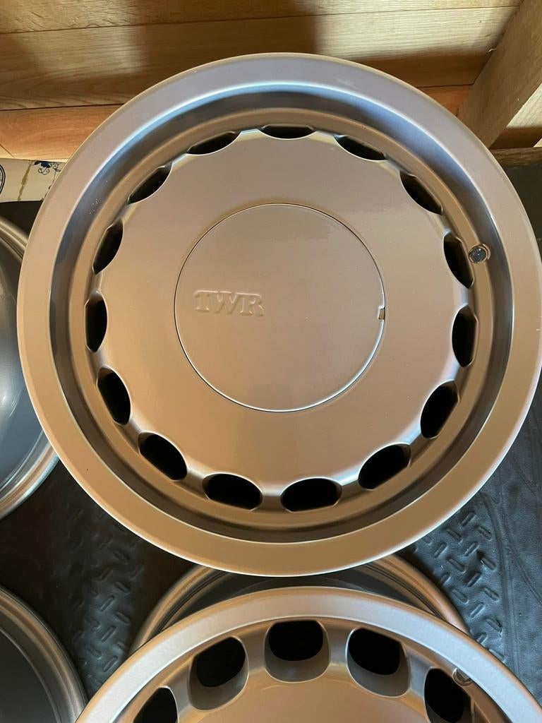 Jaguar TWR Pirelli P600 Nouveau jeu de jantes original, Neuf, 15 pouces, Véhicule de tourisme, Pneu(s)