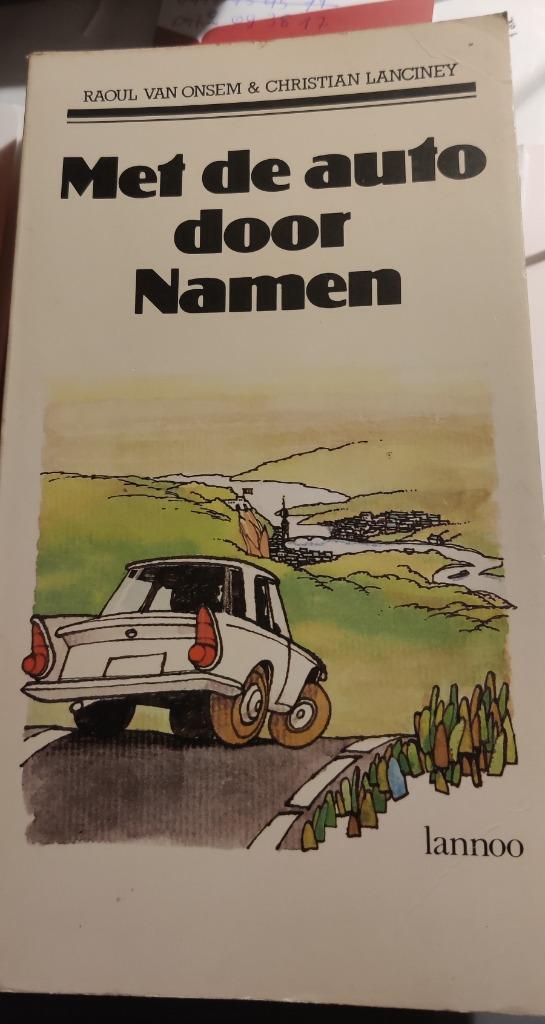 Met de auto door Namen, reisgids, Budget, Ophalen of Verzenden, Reisgids of -boek, Lannoo