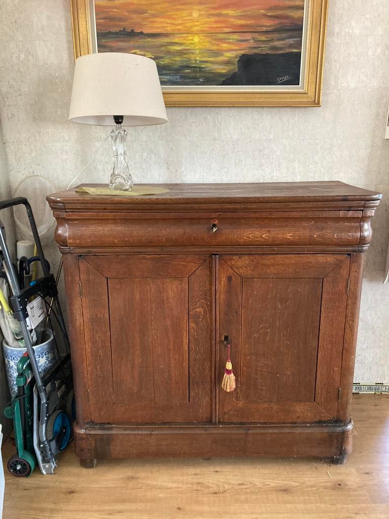 Commode/bahut style Louis-Philippe en chêne, photos ajoutees, Enlèvement