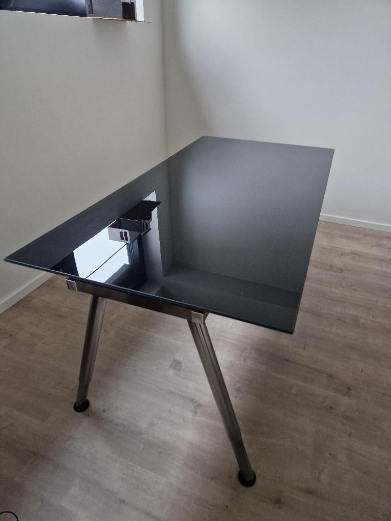 Bureau IKEA avec plateau en verre noir, Enlèvement, Réglable en hauteur, Comme neuf