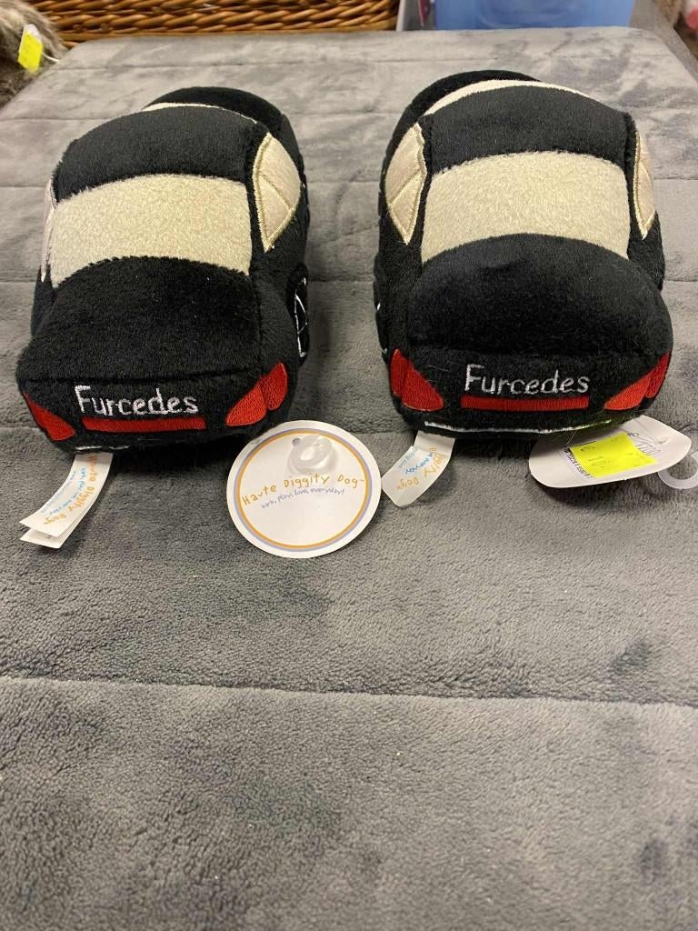 Speeltje auto aan outlet, Animaux & Accessoires, Jouets pour chiens, Enlèvement ou Envoi, Neuf, Peluches