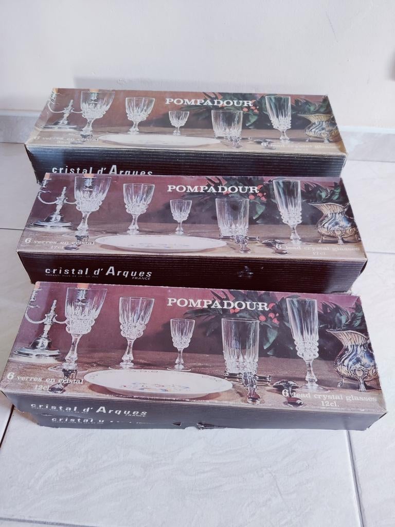 Pompadour kristallen glazen, Enlèvement