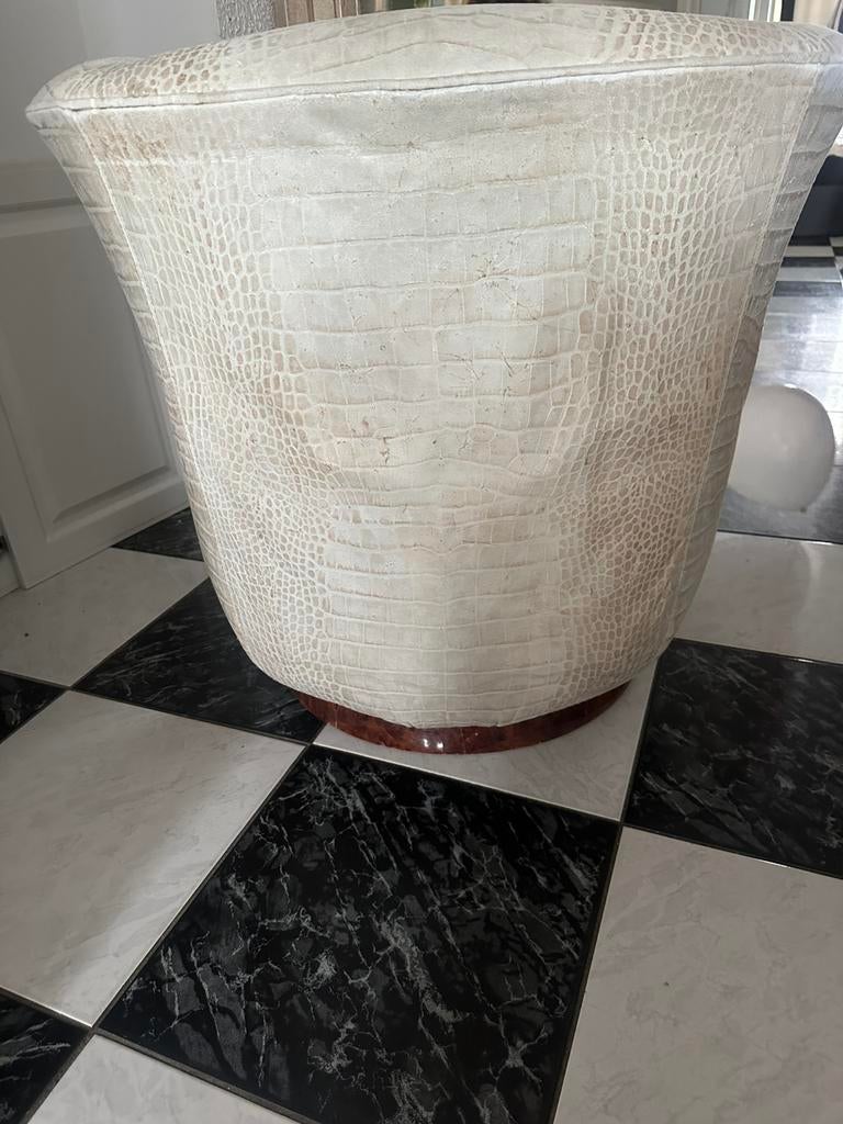 Fauteuil van krokodillenleer in tulpen, Ophalen