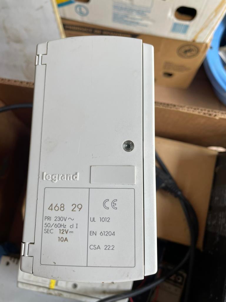 Alimentation 220v/12vdc, Enlèvement ou Envoi, Comme neuf