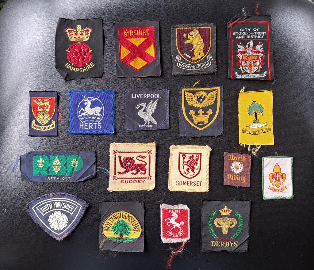 Très anciens insignes Scout anglais scoutisme British.