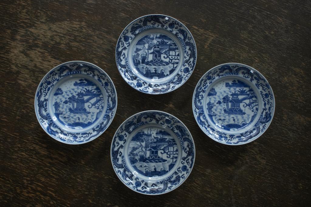 4 Antique Porcelain Chinese Plates, Chinees Porselein Bord, Antiek en Kunst, Antiek | Schalen, Ophalen of Verzenden