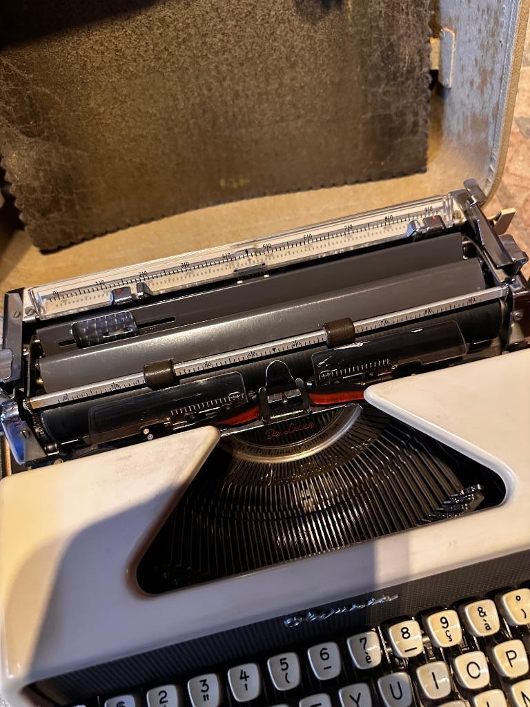 Schrijfmachine Olympia Deluxe Typewriter/ Machine à écrire, Enlèvement, Utilisé