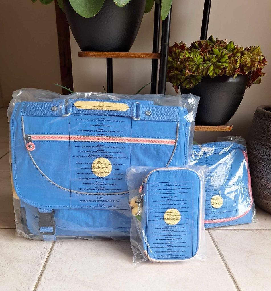 Cartable + plumier + sac repas Kipling Sweet Blue C, Enlèvement ou Envoi, Neuf, Porte-documents ou Cartable