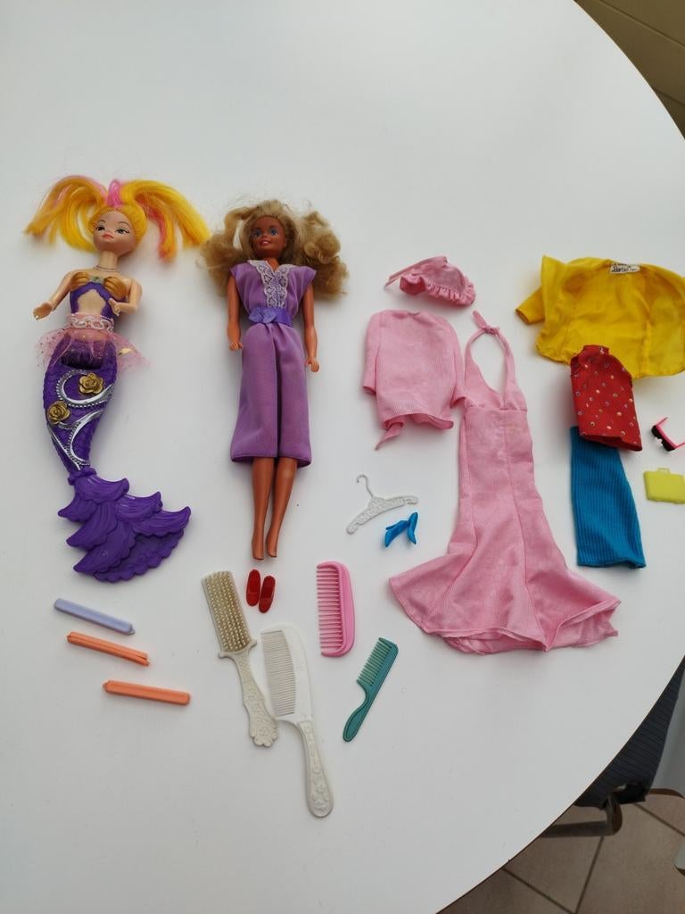 2 Barbiepoppen, Kinderen en Baby's, Ophalen, Gebruikt