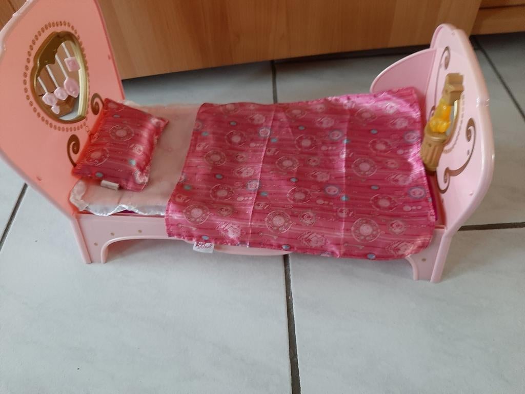Baby born poppenbedje met licht en muziek, Kinderen en Baby's, Ophalen of Verzenden, Zo goed als nieuw