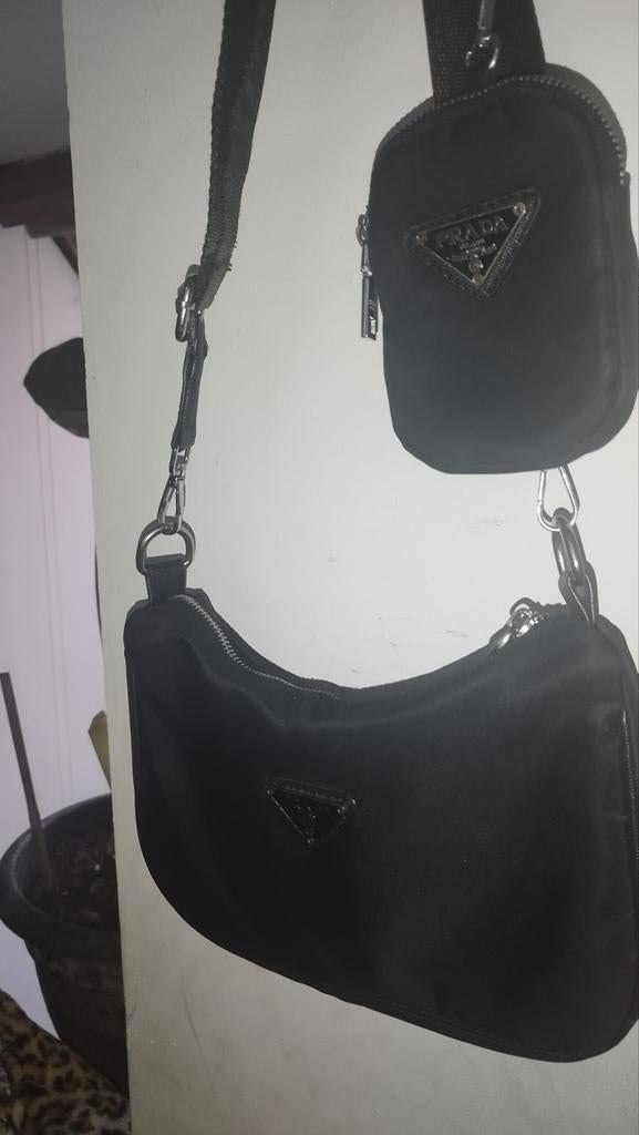 Sac à bandoulière Prada, Envoi