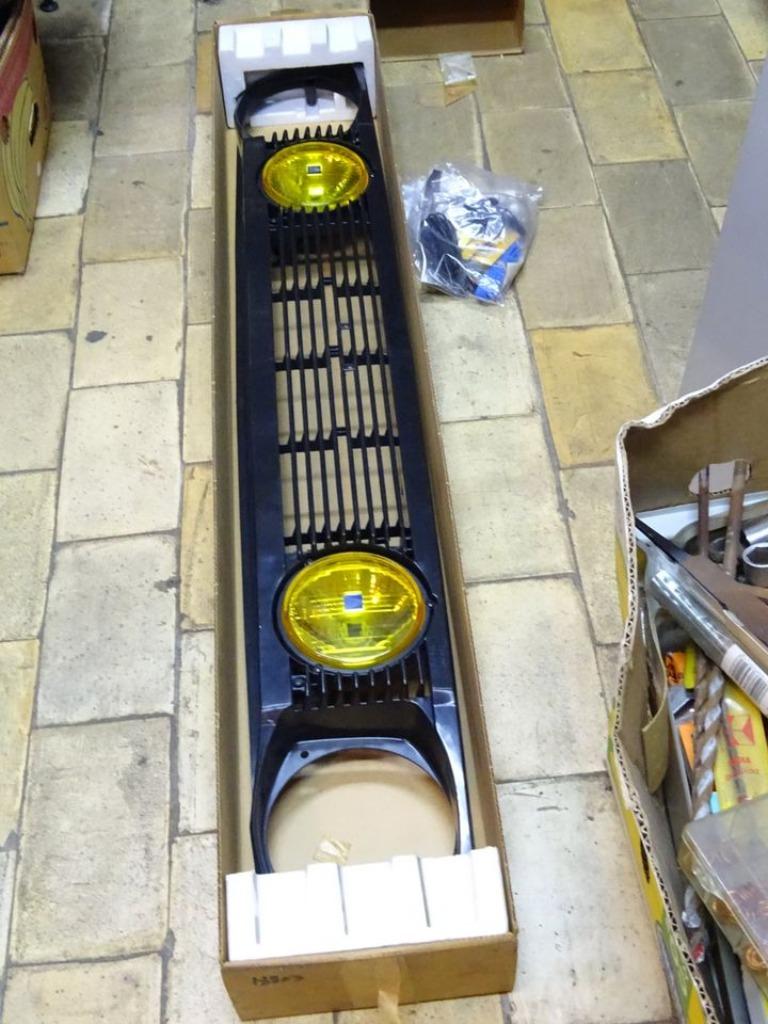 Grille met gele verstralers Vw Polo 1 / Derby / Audi 50 nieu, Auto diversen, Ophalen of Verzenden, Nieuw