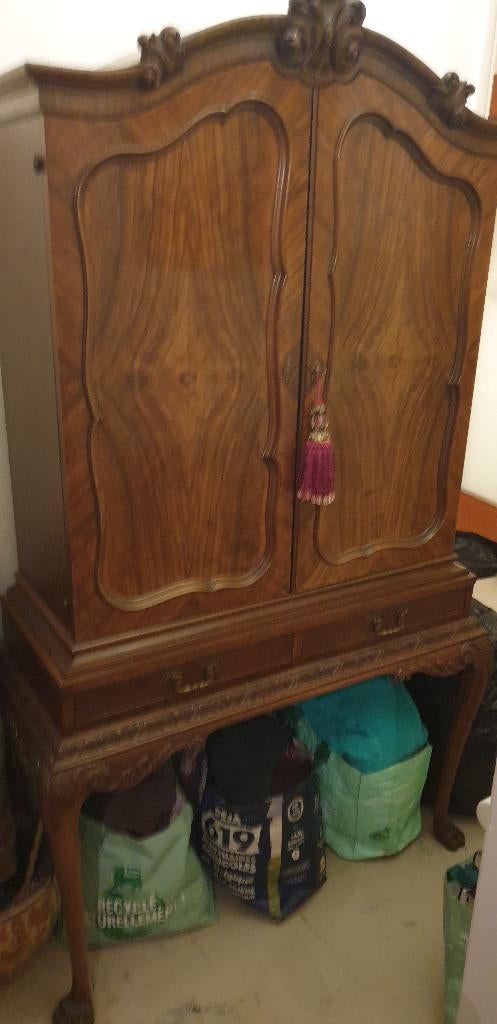 Armoire anglaise, Ophalen