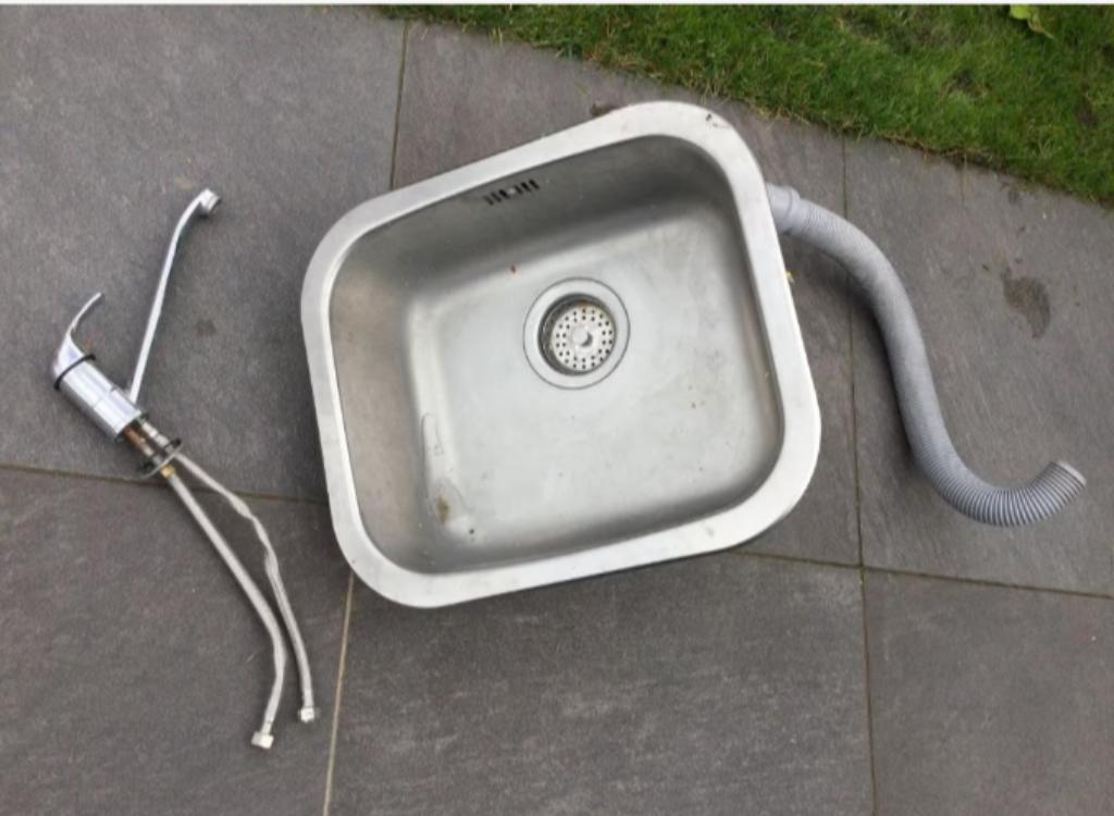 1 inbouwspoelbak, 1 eengreepskeukenmengkraan, afvoerbuizen, Ophalen of Verzenden