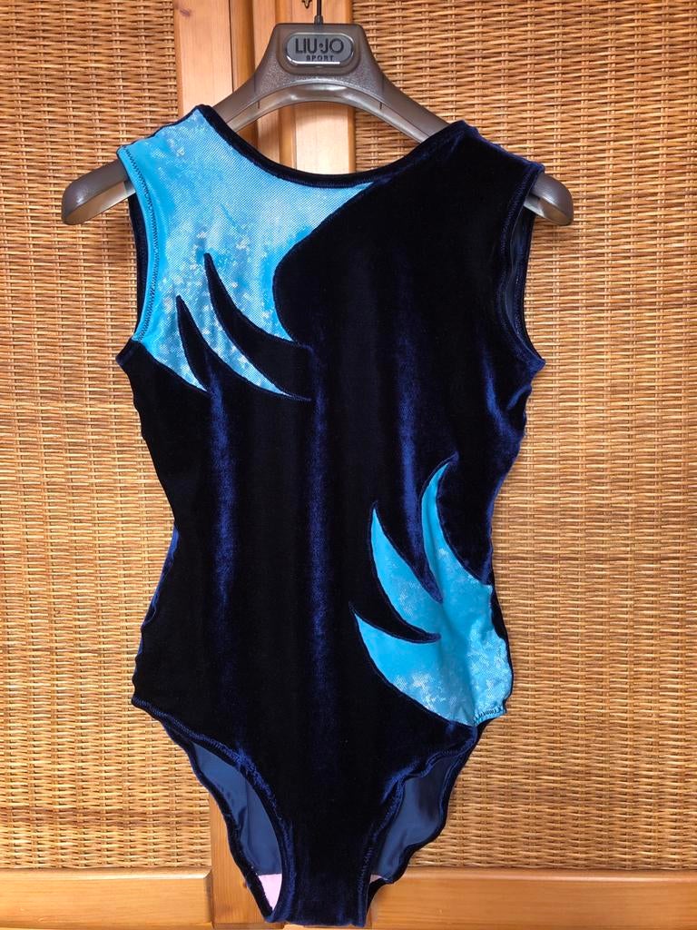 Zelfgemaakt turnpak in donkerblauw velours, Enlèvement ou Envoi, Utilisé, Maillot de gymnastique