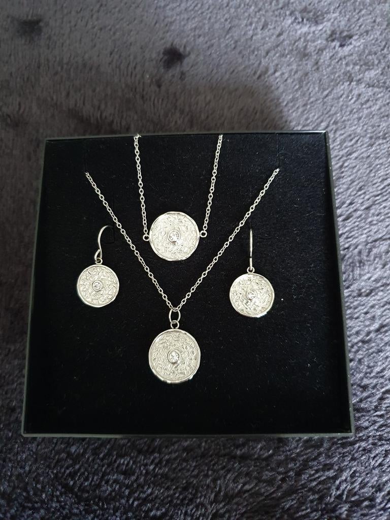 Nieuwe halsketting met bijpassende oorbellen en armband, Ophalen of Verzenden, Nieuw, Zilver, Verstelbaar