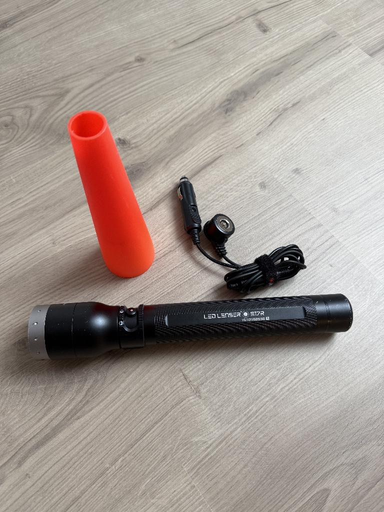 Lend lenser M17R, Enlèvement ou Envoi, Utilisé, Batterie