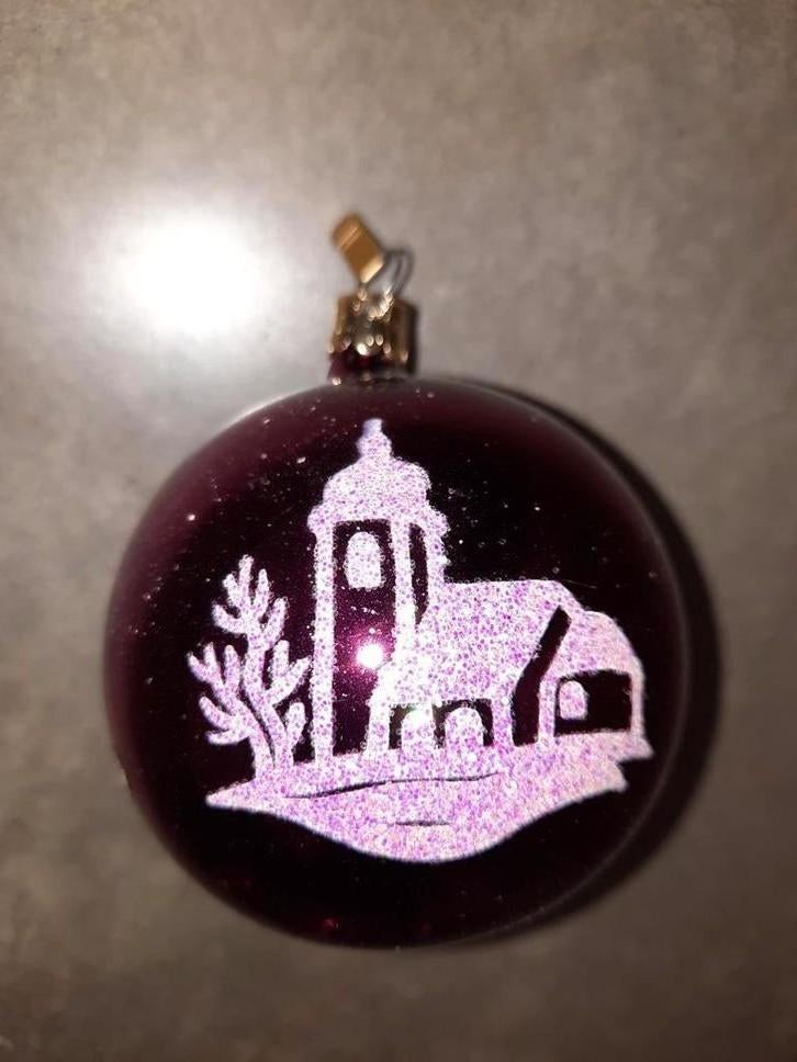 🎄KERST 6 kerstballen fuchsia met kerkje in glitters.., Ophalen of Verzenden, Zo goed als nieuw