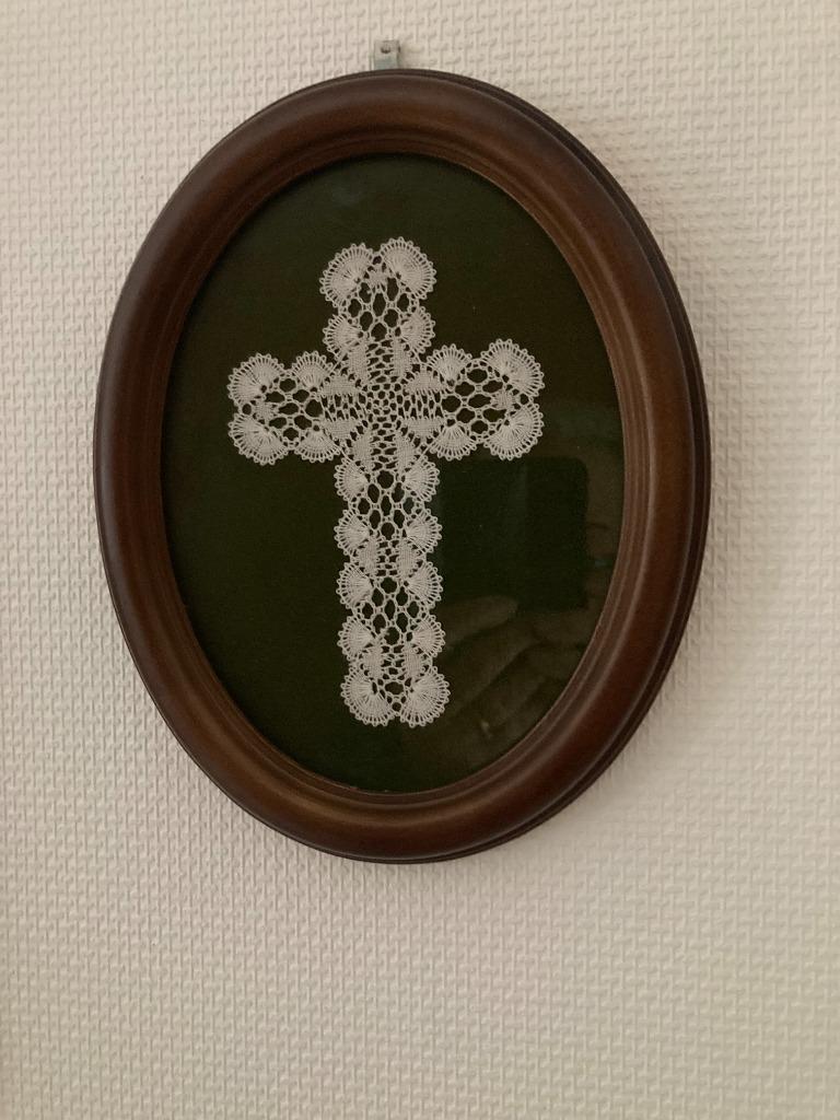 Brugs kantwerkje in kader achter glas, Hobby en Vrije tijd, Kantklossen, Ophalen of Verzenden, Zo goed als nieuw