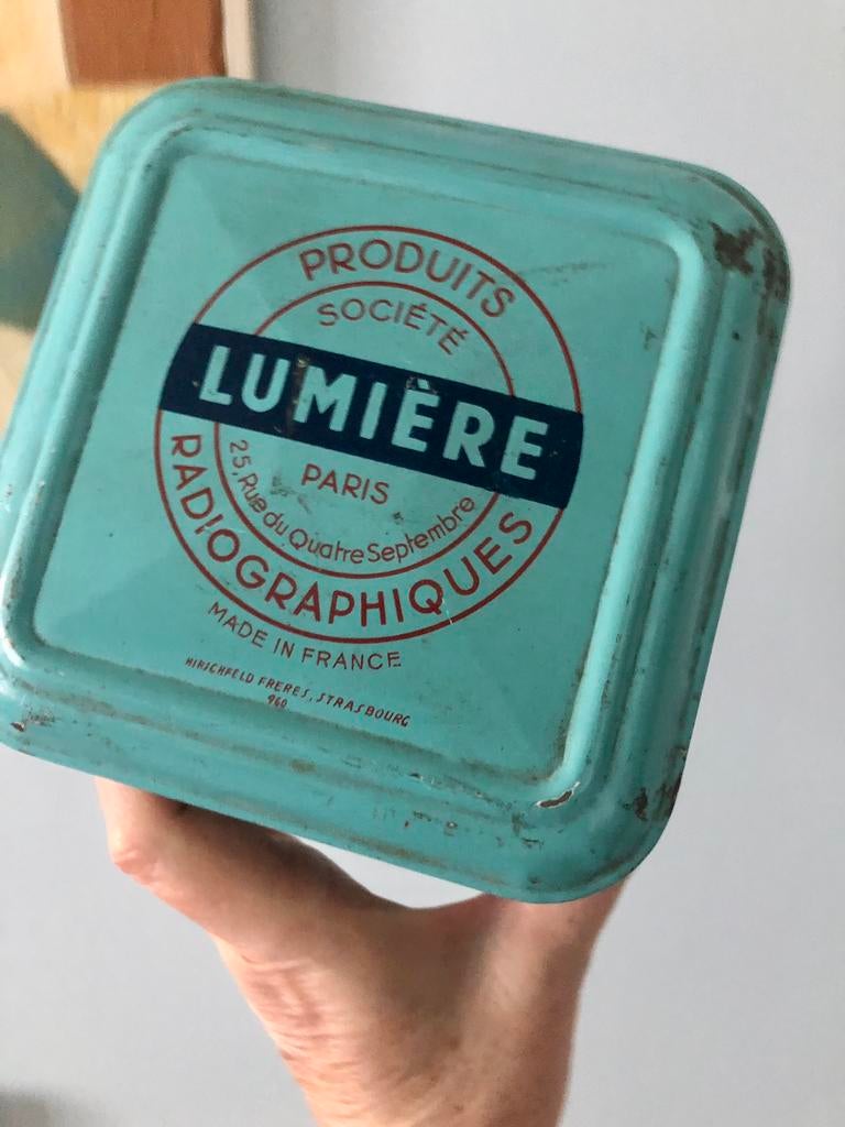 leeg BLIK voor filmrol nu te zien in FOMU, Verzamelen, Blikken, Gebruikt, Ophalen