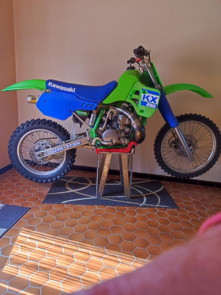 Moto Kawasaki kx 250 1988, Motos, Motos | Kawasaki, Permis Moto A, Particulier, Moto de cross, 1 cylindre