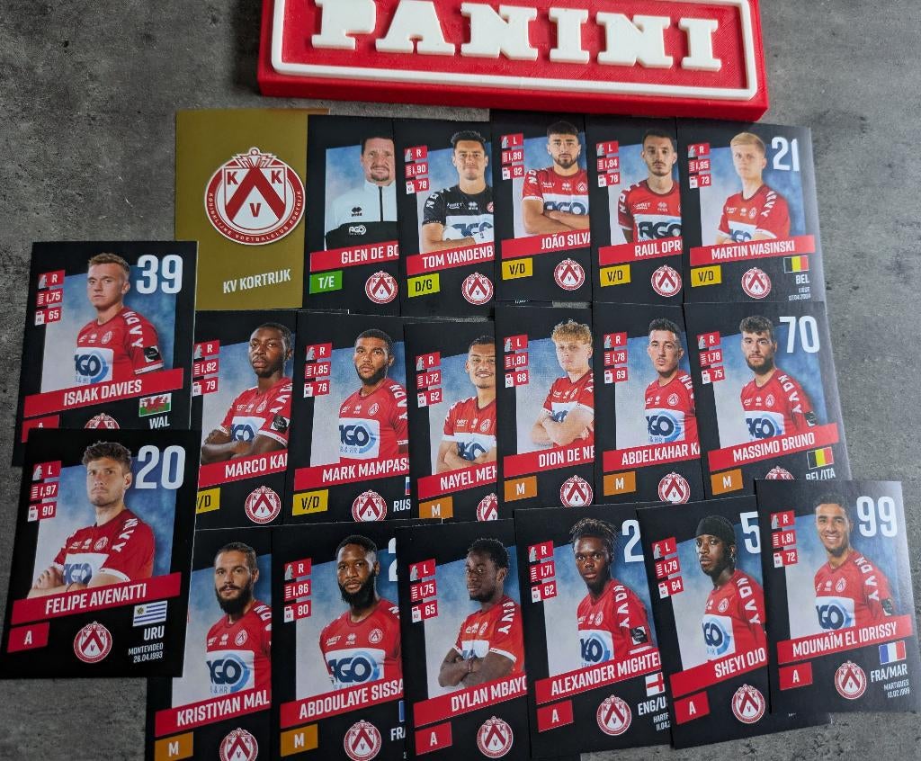 Panini FOOTBALL 2023/24 20 STICKERS  KVK KORTRIJK VOETBAL, Ophalen of Verzenden, Nieuw
