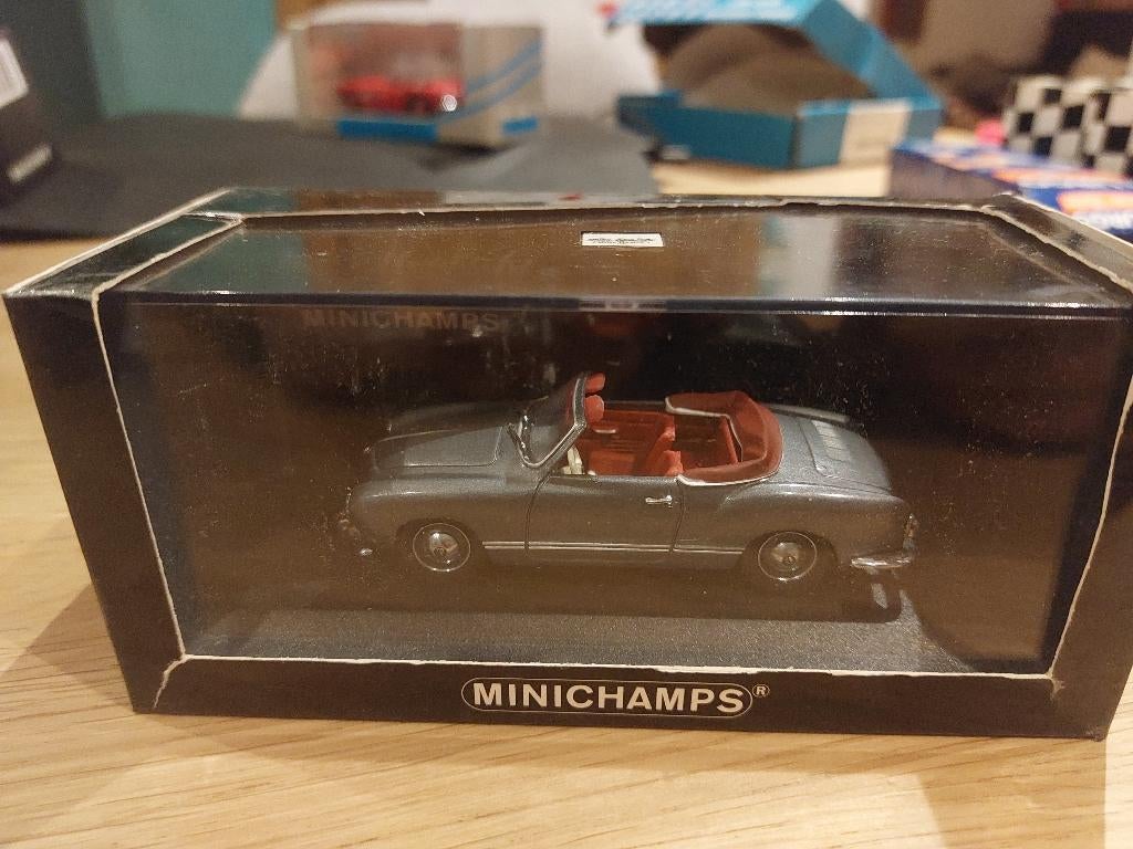 Minichamps VW Karmann Ghia Cabriolet 1949-50 blue grey met 1, Enlèvement ou Envoi, Neuf, Voiture, MiniChamps