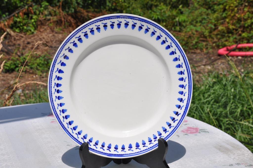 §  assiette plate tournai decor aux glands (3/80), Antiquités & Art, Enlèvement ou Envoi