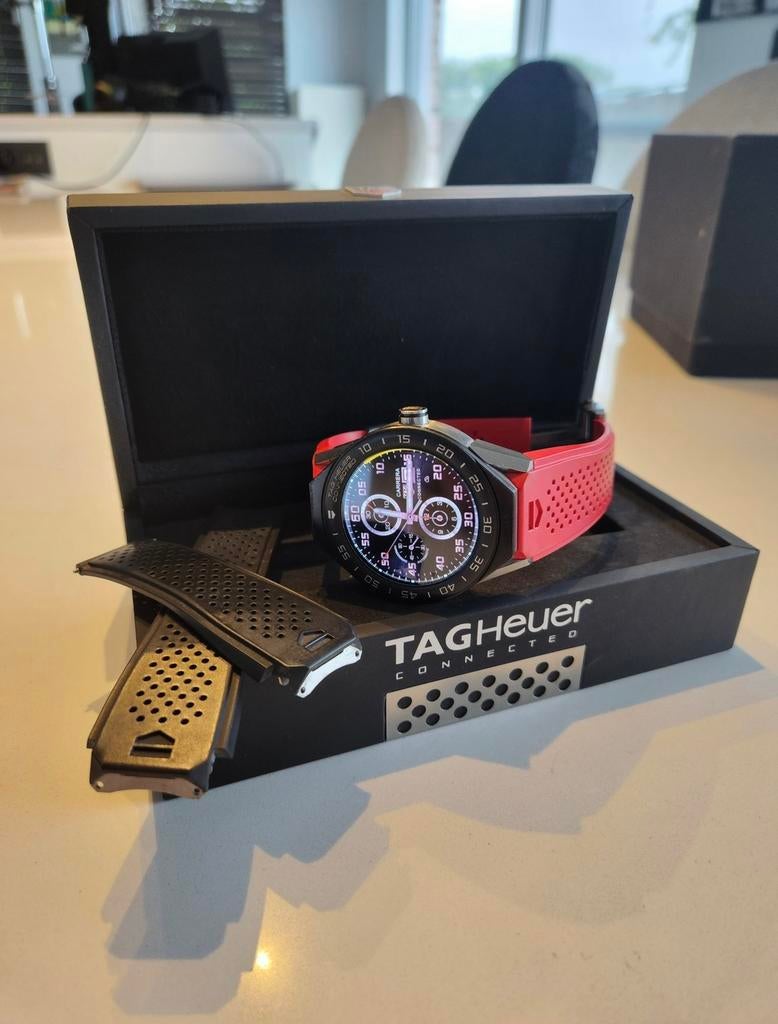 Smart watch tagheuer, Handtassen en Accessoires, Horloges | Heren, Ophalen, Zo goed als nieuw