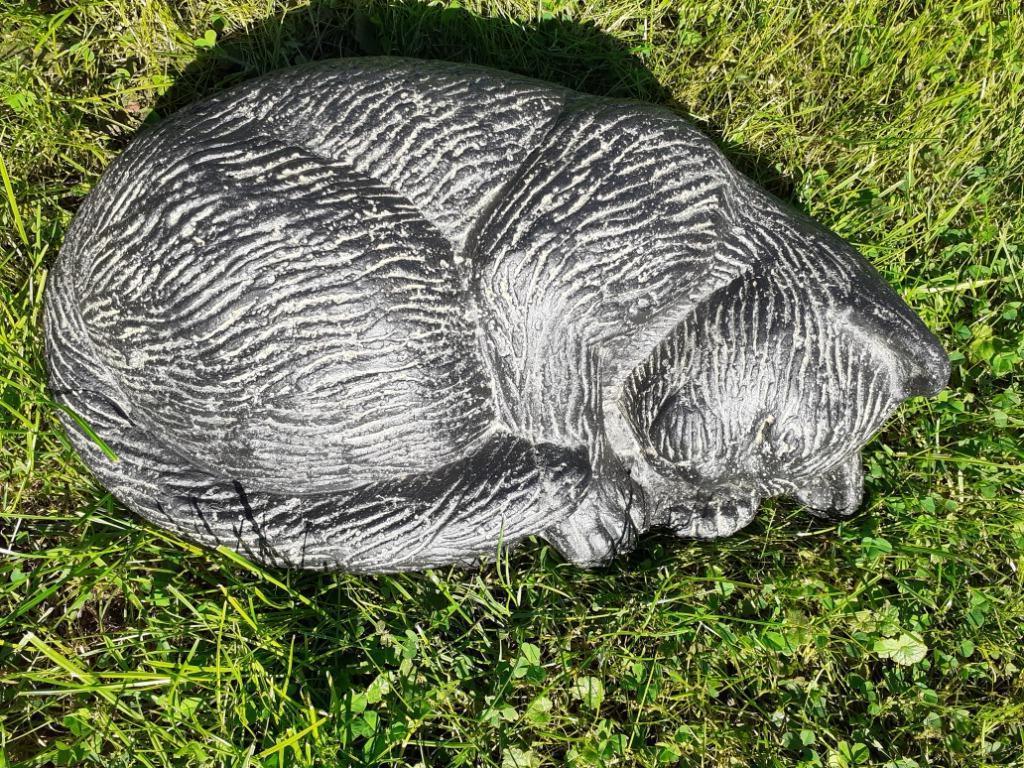 Chat endormi en pierre patinée, Enlèvement ou Envoi, Neuf, Autres matériaux, Animal