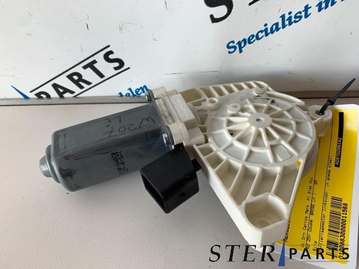 Moteur de vitre portière d'un Mercedes E-Klasse, Autos : Pièces & Accessoires, Enlèvement ou Envoi, 3 mois de garantie, Utilisé