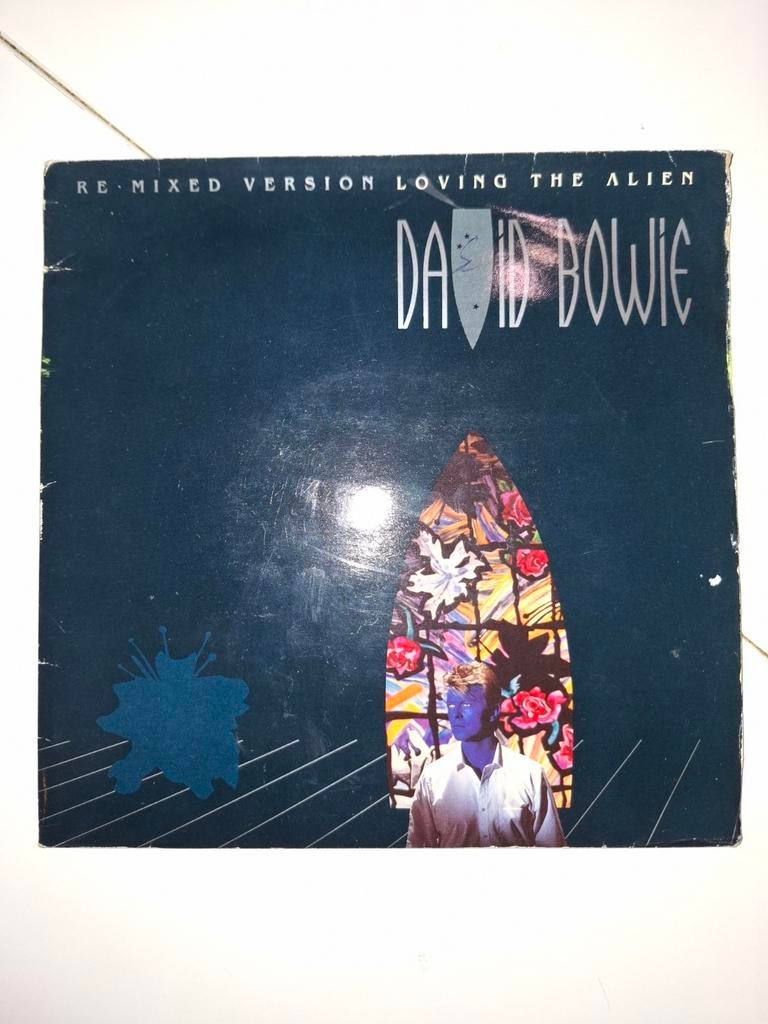 David Bowie : aimer l'extraterrestre, Envoi, Comme neuf